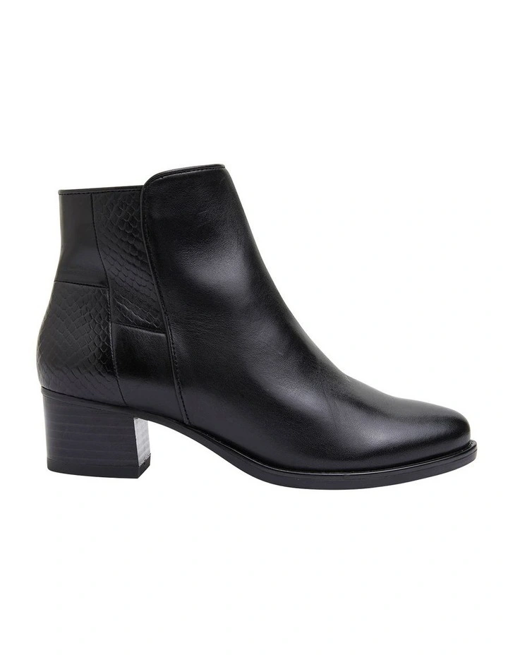 Dapper Black Glove Boots