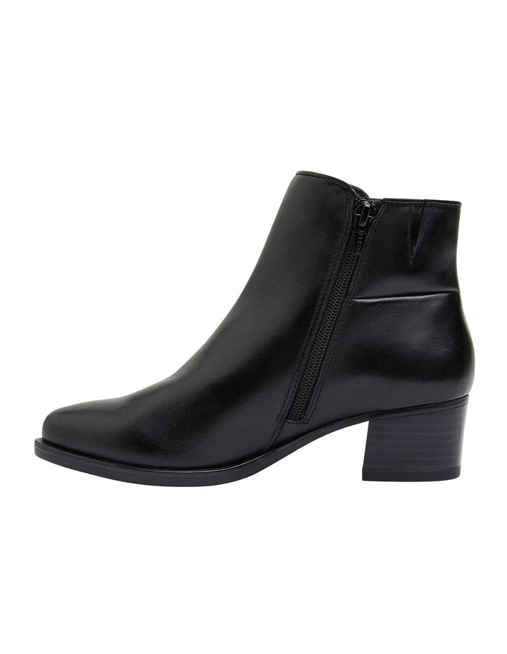 Dapper Black Glove Boots