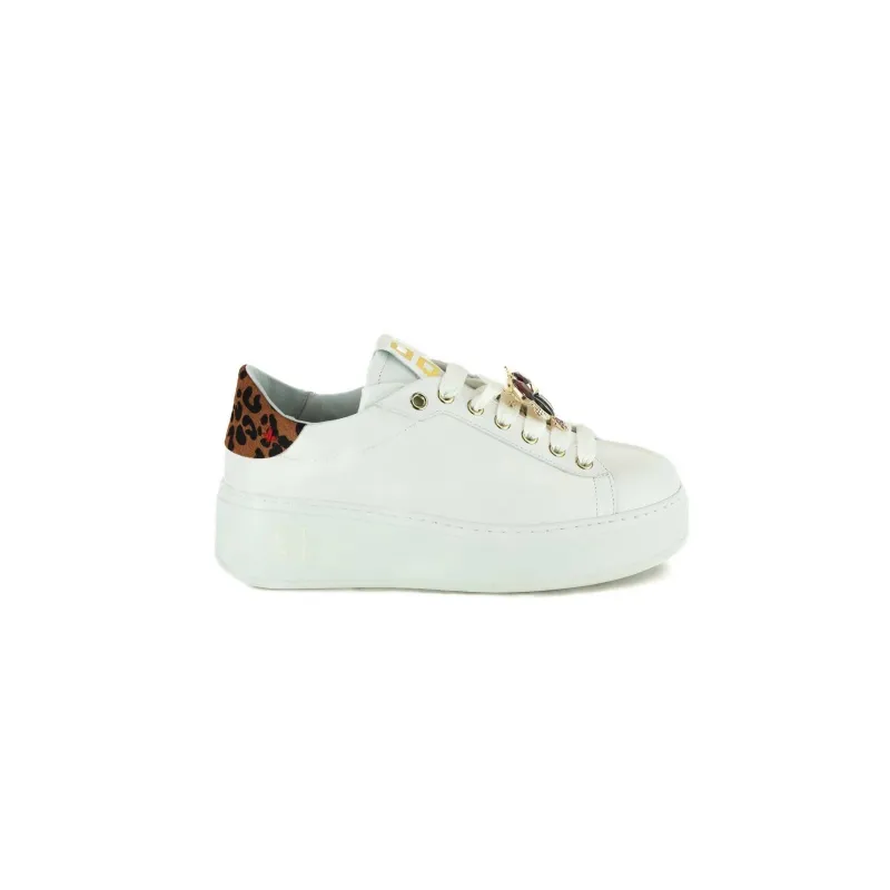 SNEAKERS DONNA IN PELLE CON GIOIELLO, BIANCO