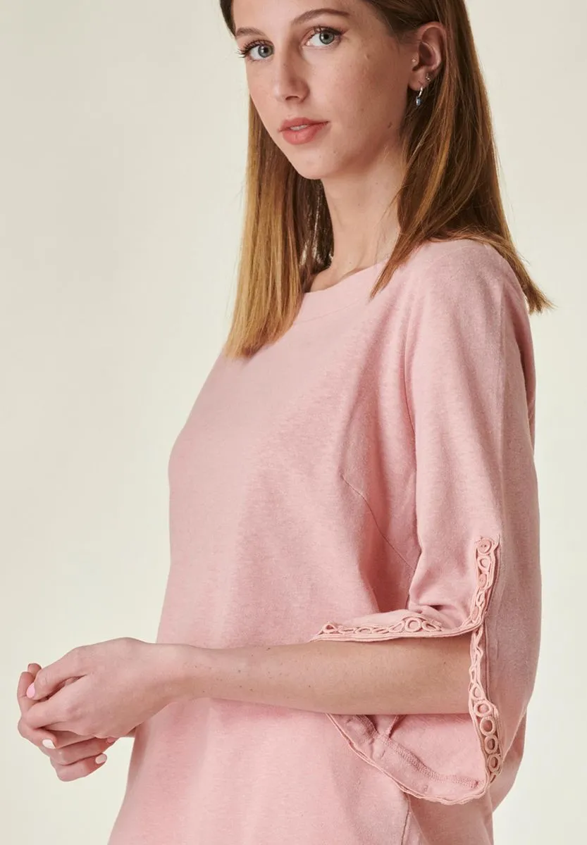 T-shirt rosa pizzo su maniche stondate