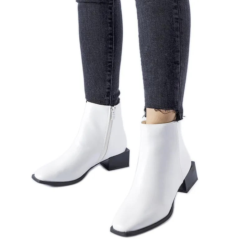 White insulated square heel boots Boris