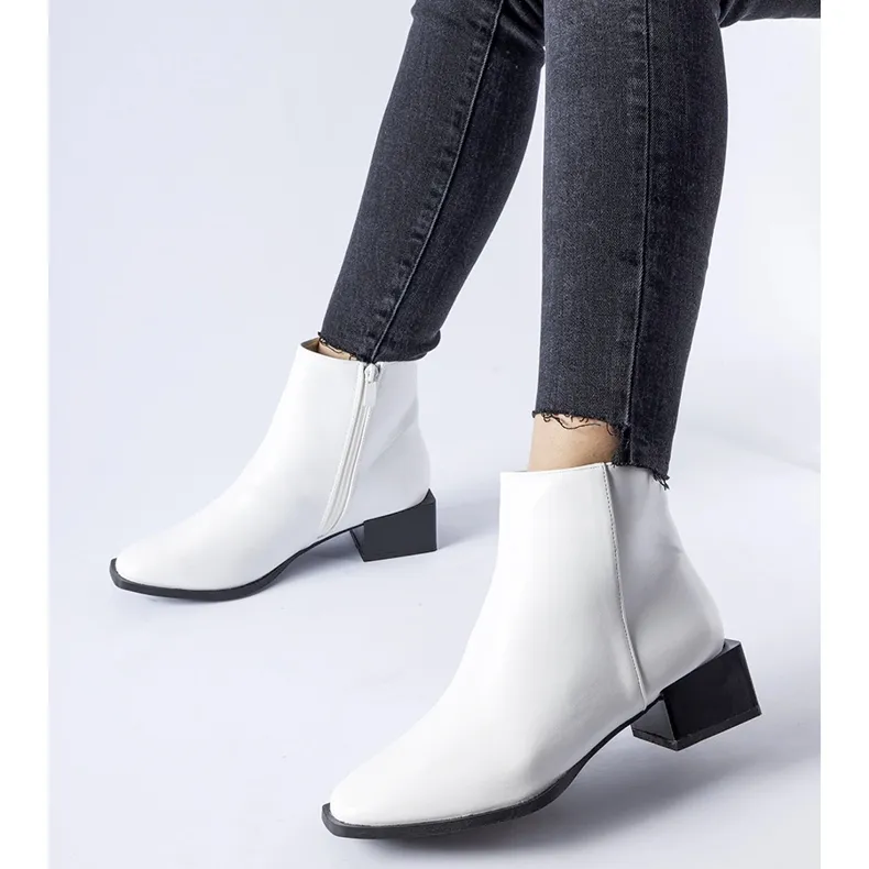 White insulated square heel boots Boris